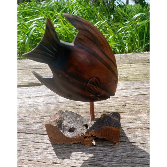 Vintage MCM Carved Wood Tropical Fish Sculpture on Drift Wood - Picture 11 of 13